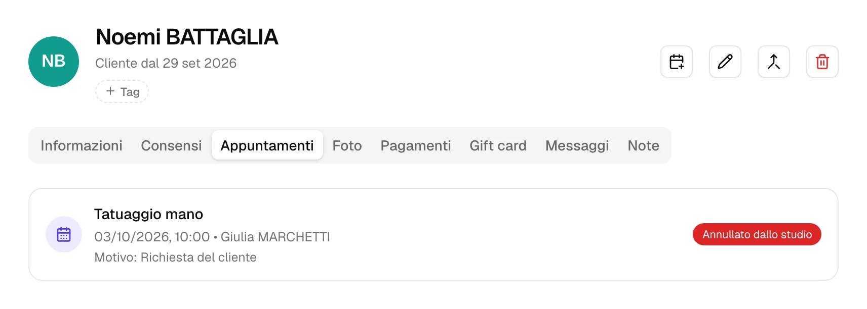 La scheda di un cliente con un appuntamento Annullato dallo studio e il motivo